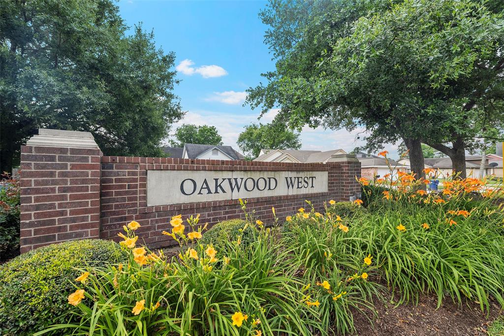 7611 Creekfield Drive, Spring, Texas image 3