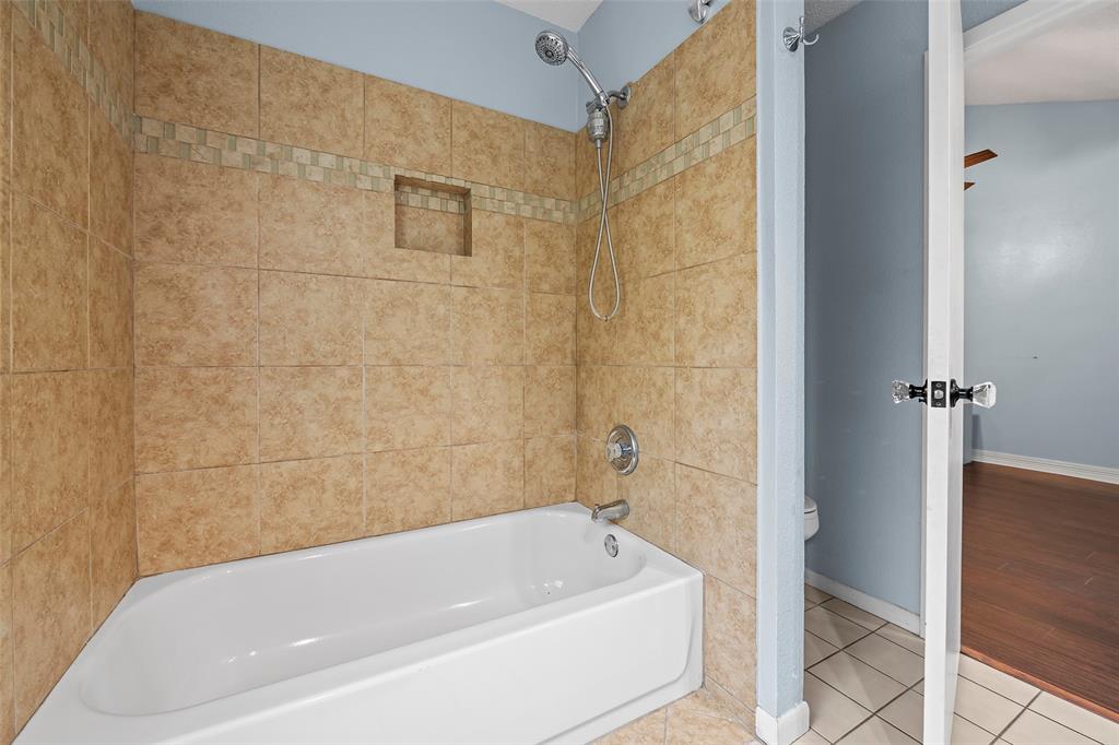 7611 Creekfield Drive, Spring, Texas image 22