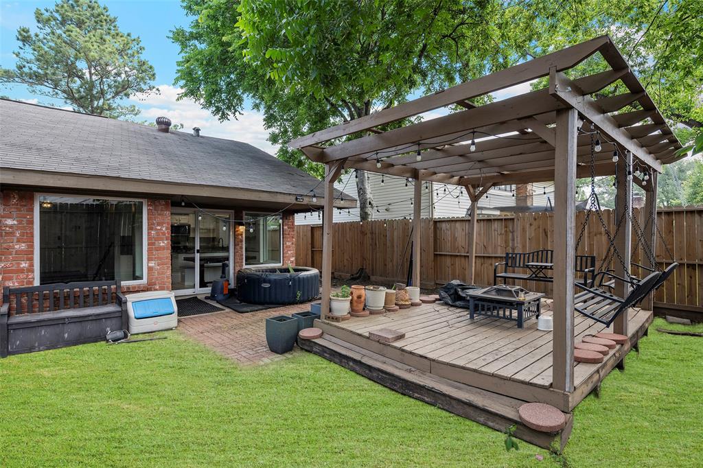 7611 Creekfield Drive, Spring, Texas image 30