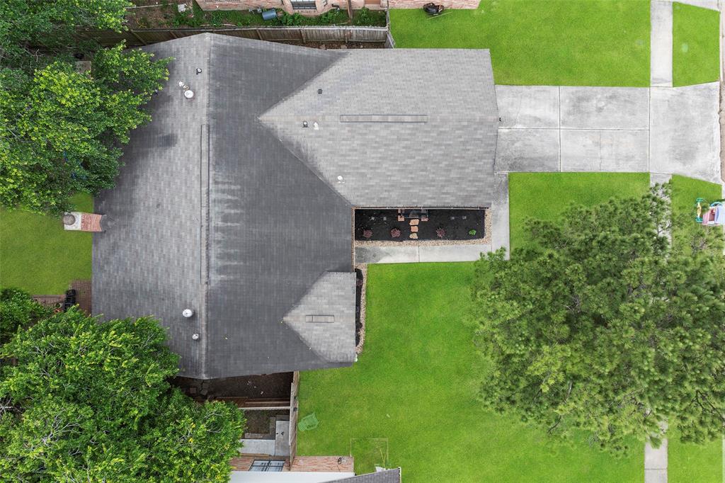 7611 Creekfield Drive, Spring, Texas image 32