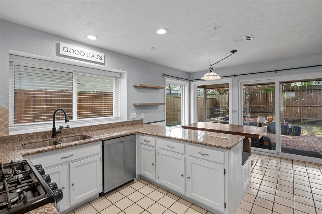 7611 Creekfield Drive, Spring, Texas image 7