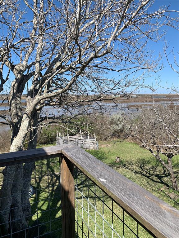 228 W Speckled Trout Loop, Palacios, Texas image 5