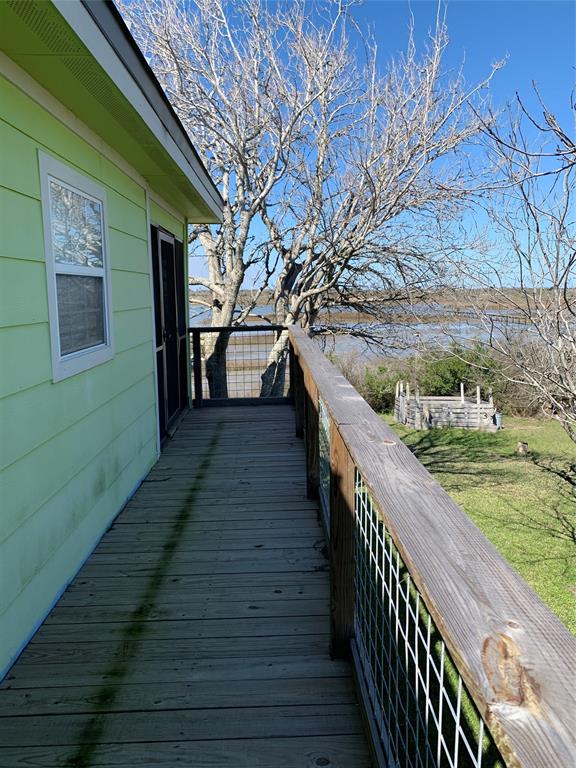 228 W Speckled Trout Loop, Palacios, Texas image 2