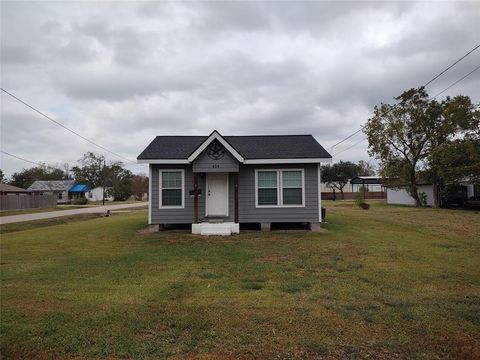 414 Avenue E Highlands TX 77562