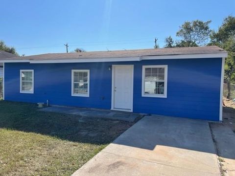 Photo of 5210 Dieppe Street, Houston, TX 77033 (MLS # 15547862)