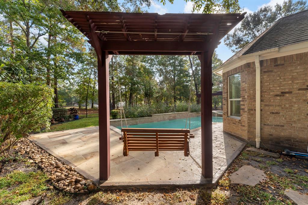 1614 Beau Rivage, Conroe, Texas image 4