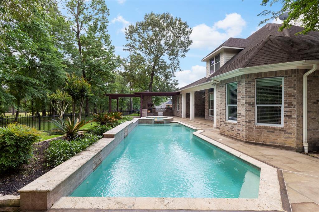 1614 Beau Rivage, Conroe, Texas image 7