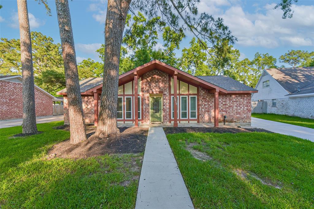 3210 Lakehaven Drive, Kingwood, Texas image 1