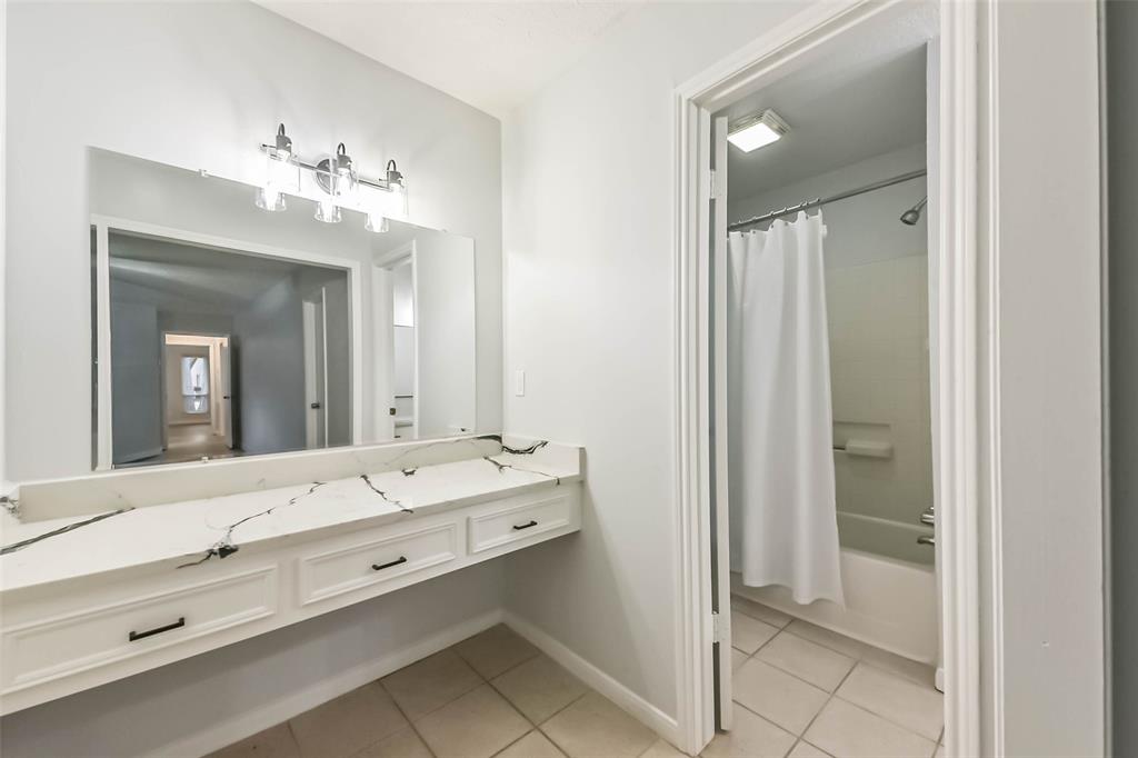 3210 Lakehaven Drive, Kingwood, Texas image 23