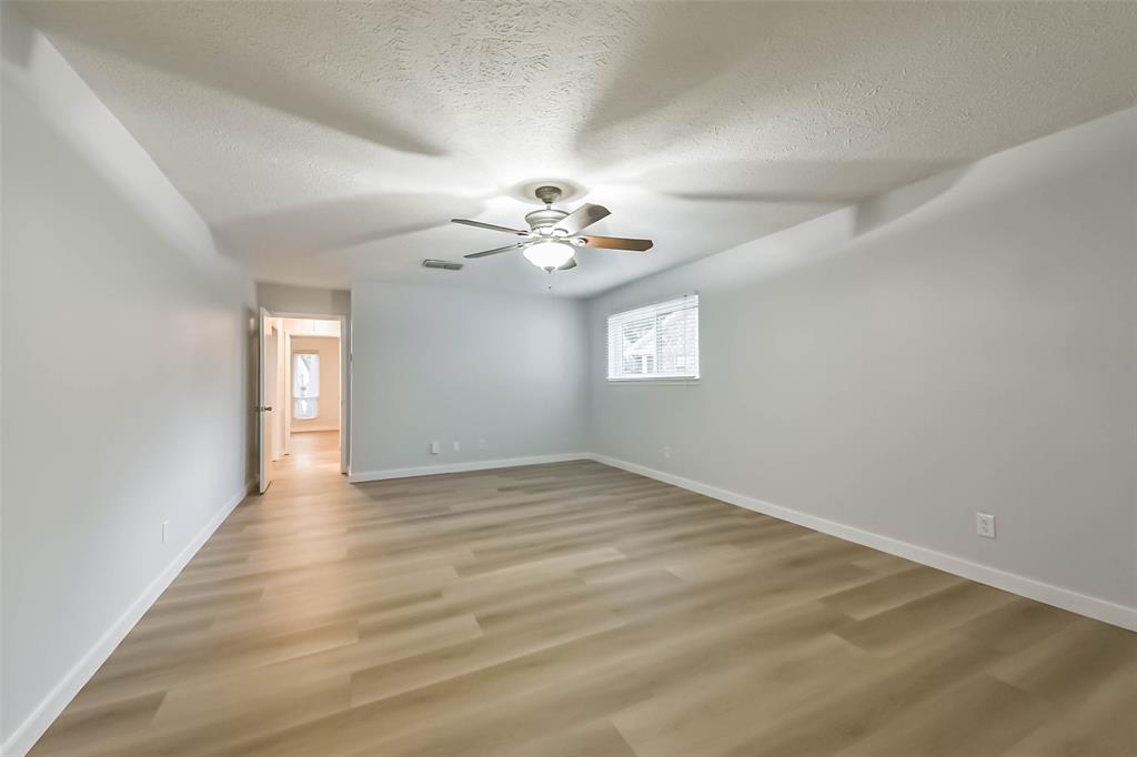 3210 Lakehaven Drive, Kingwood, Texas image 22