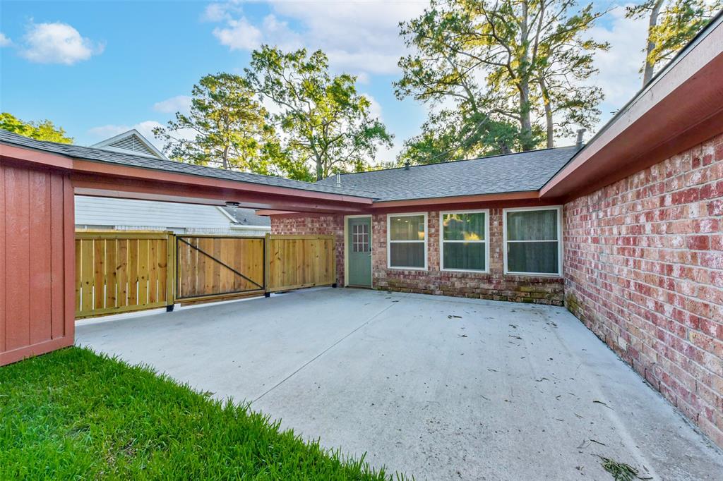 3210 Lakehaven Drive, Kingwood, Texas image 33