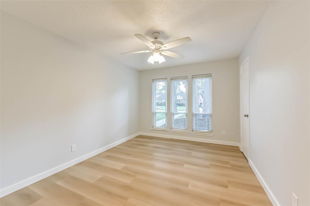 3210 Lakehaven Drive, Kingwood, Texas image 26