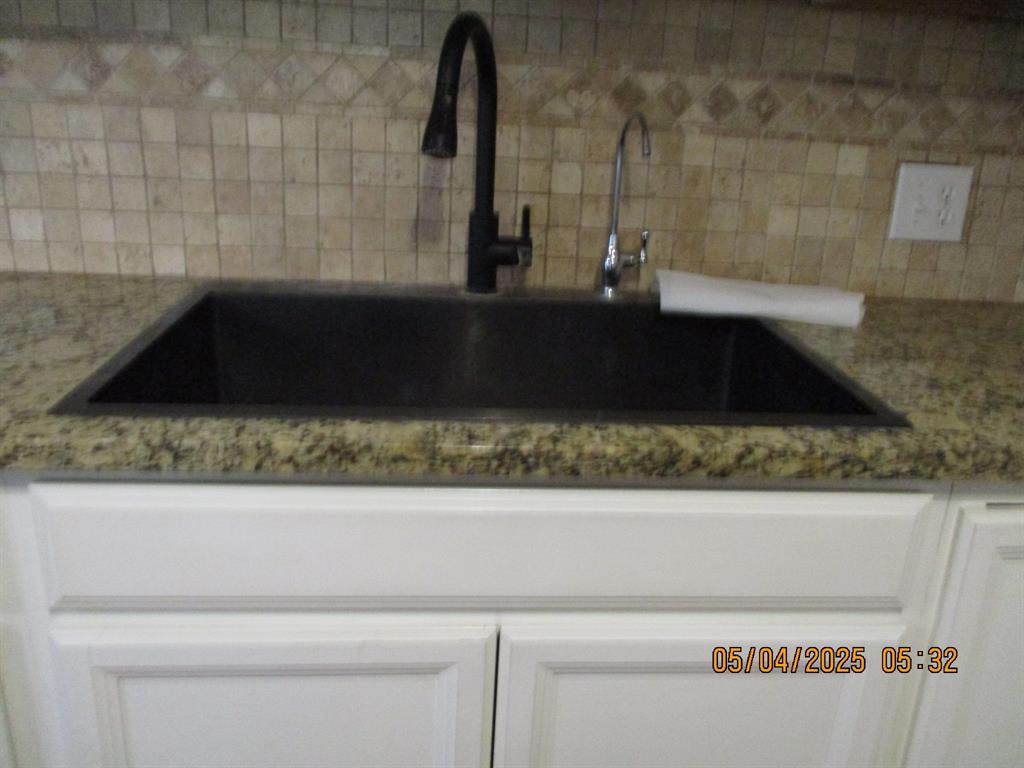 4015 County Road 450 Road, West Columbia, Texas image 12