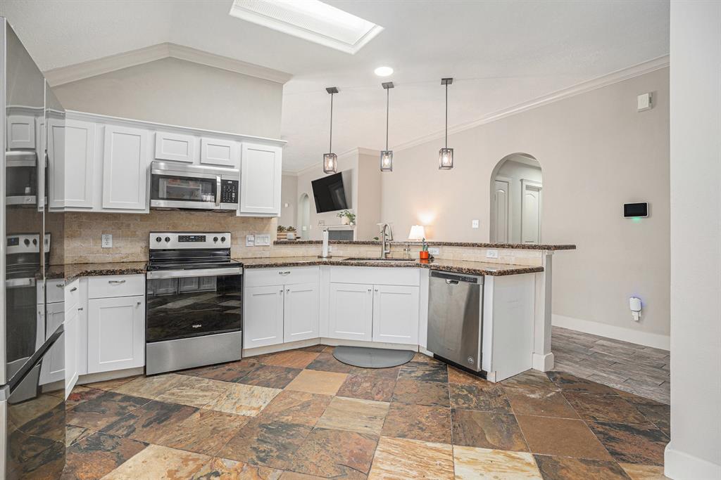 2884 Shallow Brook Lane, Dickinson, Texas image 11