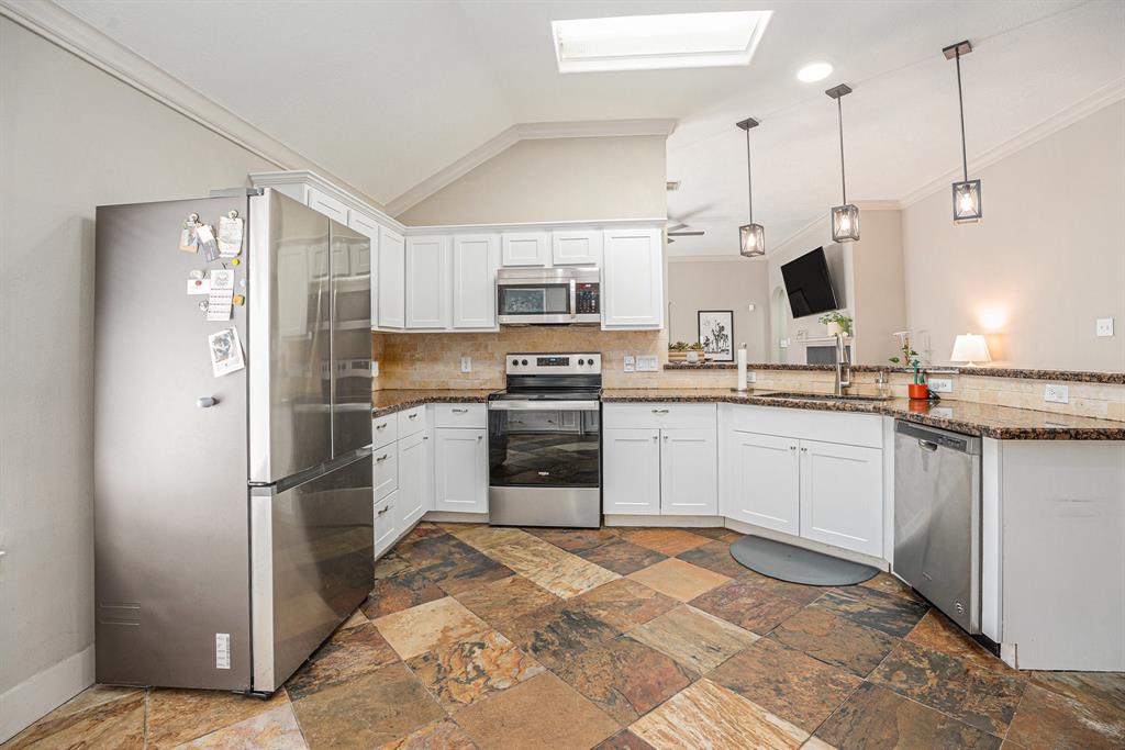 2884 Shallow Brook Lane, Dickinson, Texas image 10