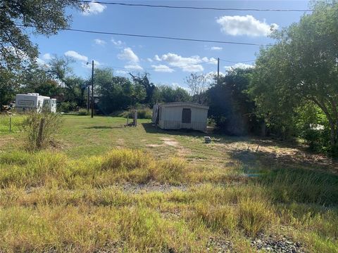 Photo of 203 Palmetto Street, Refugio, TX 78377 (MLS # 59411520)