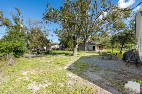 A home in Angleton