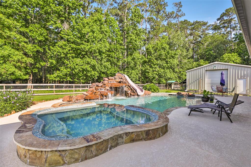 20801 Plaza Circle, Crosby, Texas image 4