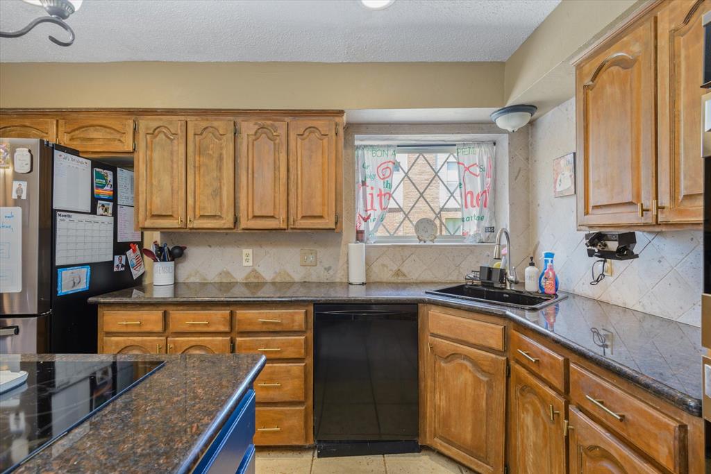 2411 Pilgrim Estates Drive, Texas City, Texas image 14