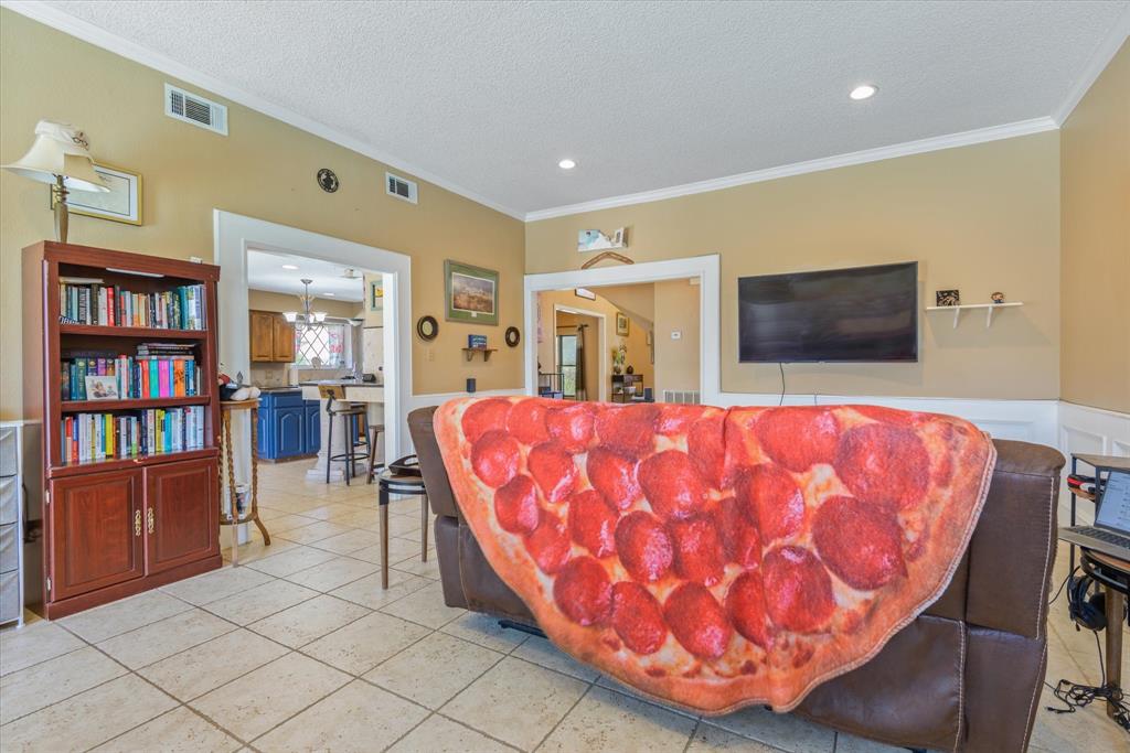 2411 Pilgrim Estates Drive, Texas City, Texas image 8
