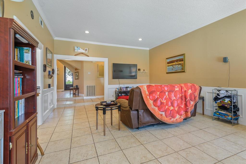 2411 Pilgrim Estates Drive, Texas City, Texas image 9