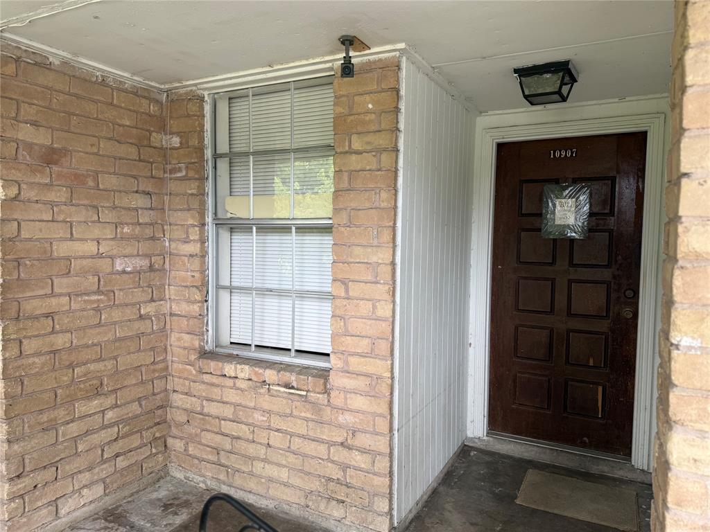 10907 Sharpview Drive