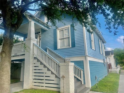 Single Family Residence in Galveston TX 3727 Ursuline Avenue 1.jpg