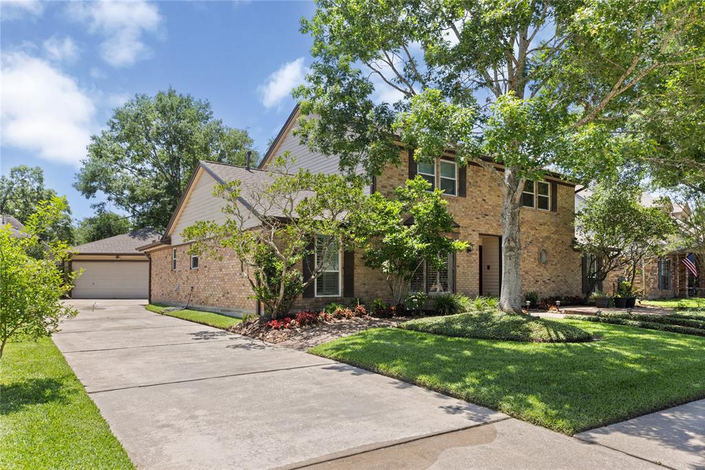 15922 Clearcrest Drive, Houston, Texas image 2