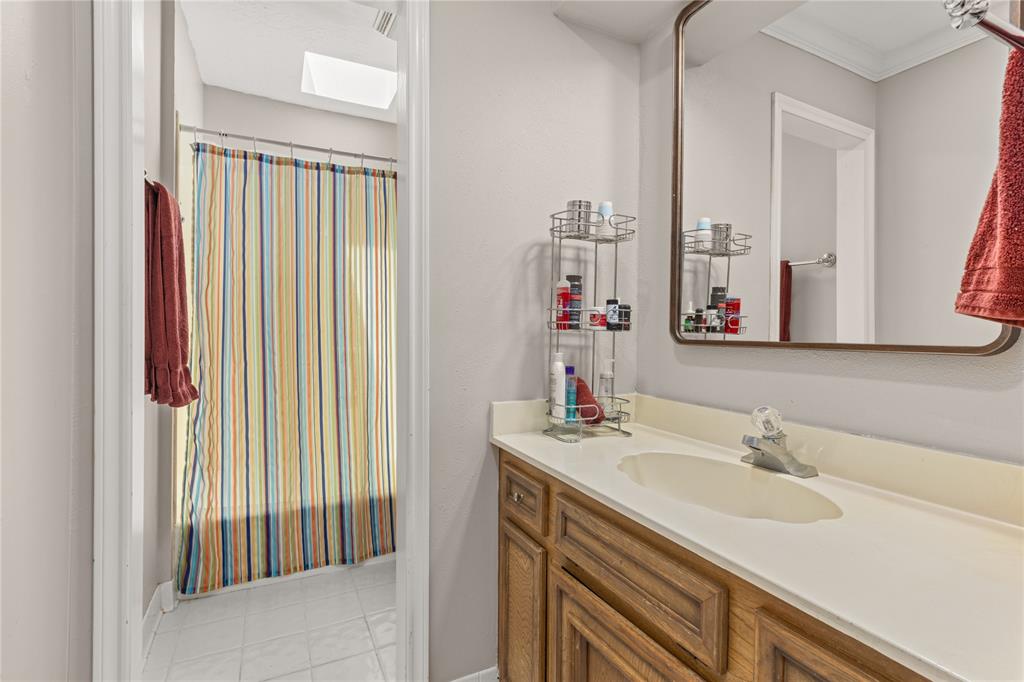 15922 Clearcrest Drive, Houston, Texas image 37
