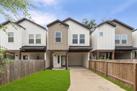 Photo of 5708 Elysian Street, Houston, TX 77009 (MLS # 5575751)