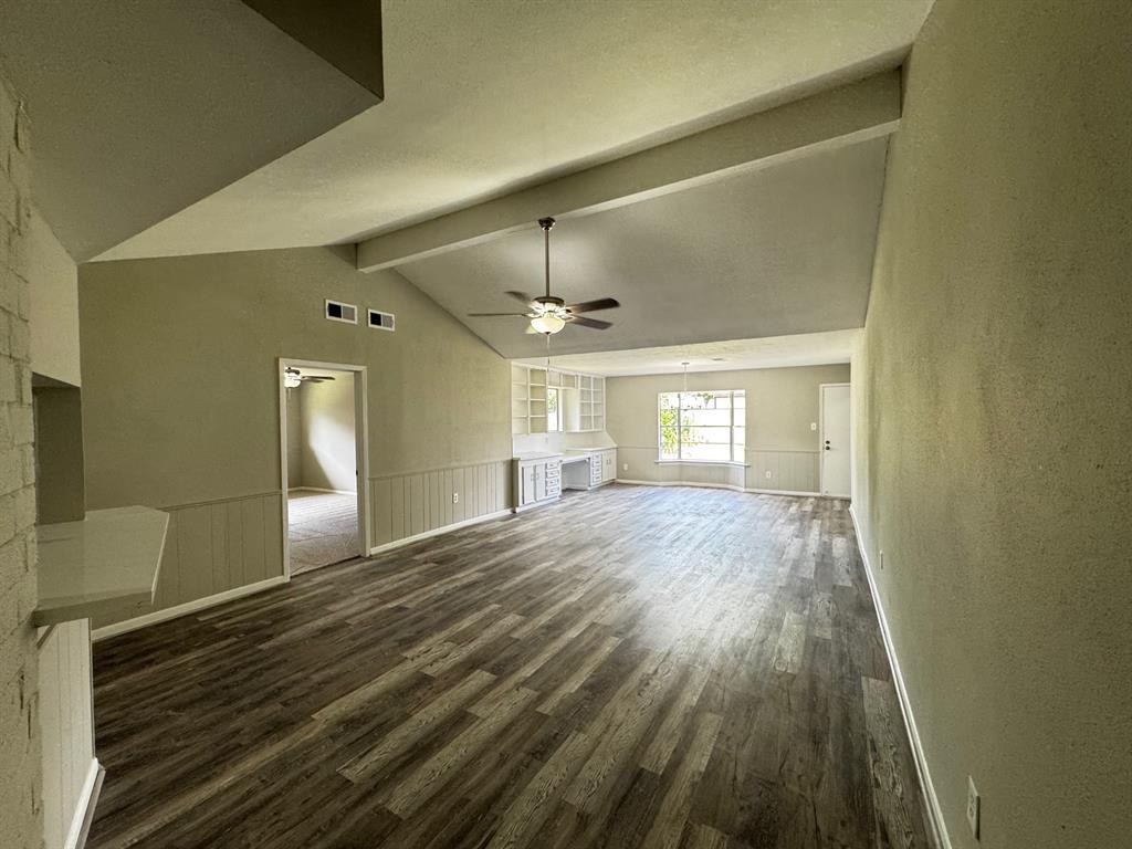 155 Coach Lamp Lane, Houston, Texas image 11