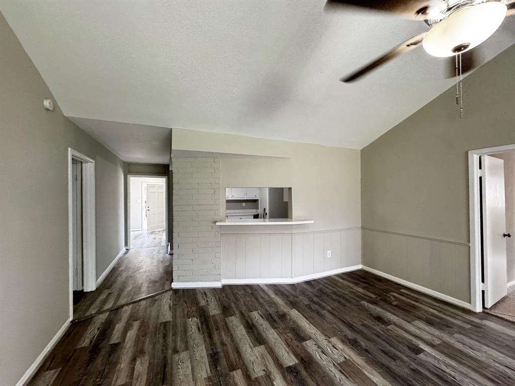155 Coach Lamp Lane, Houston, Texas image 6