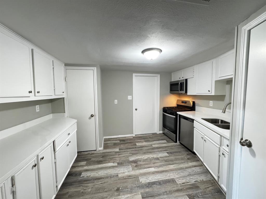 155 Coach Lamp Lane, Houston, Texas image 8