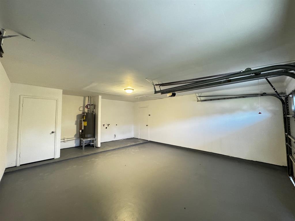 155 Coach Lamp Lane, Houston, Texas image 23