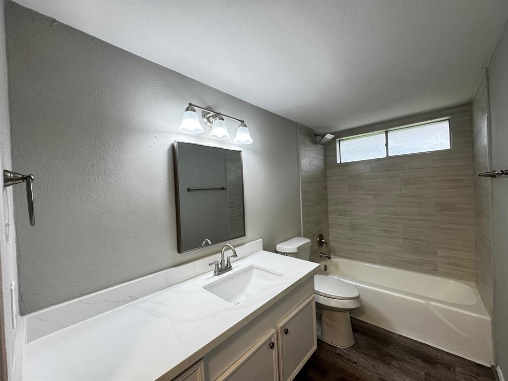 155 Coach Lamp Lane, Houston, Texas image 20