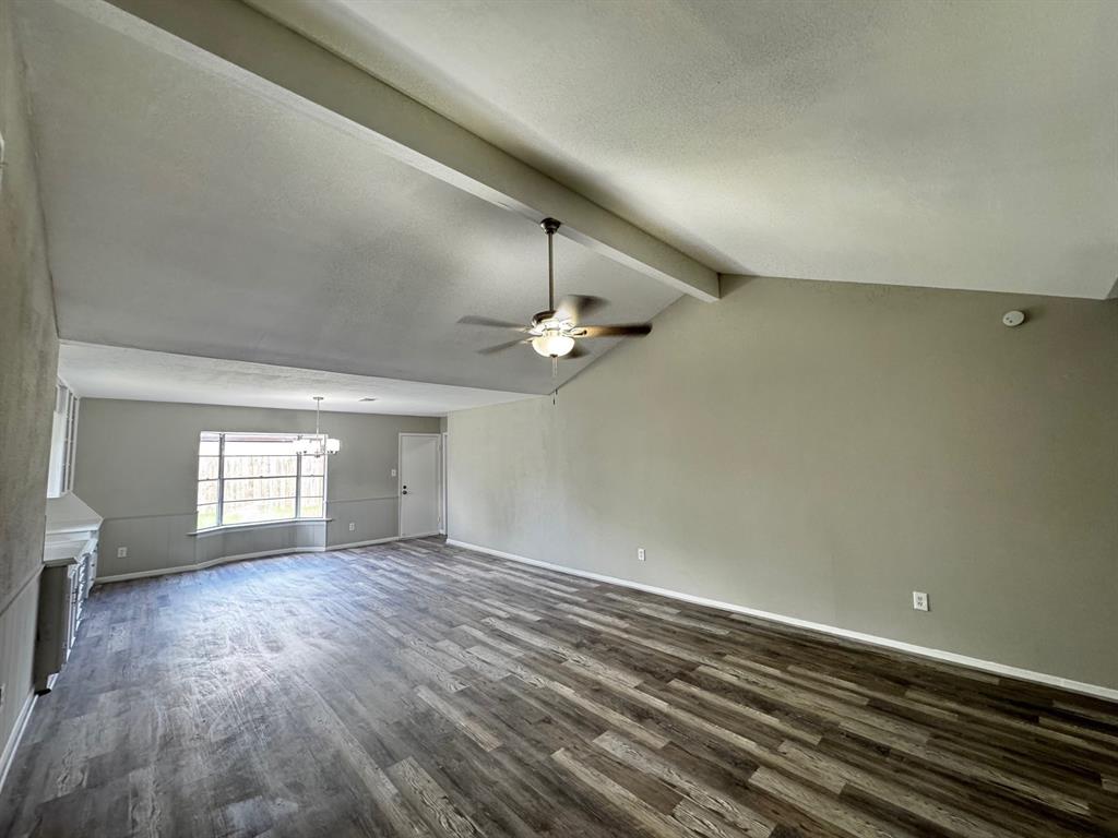 155 Coach Lamp Lane, Houston, Texas image 16