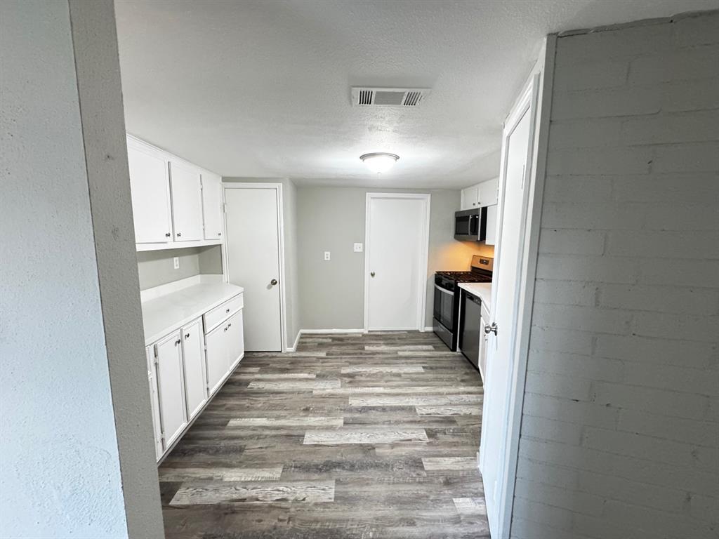 155 Coach Lamp Lane, Houston, Texas image 7