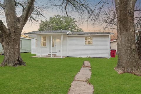 Single Family Residence in Freeport TX 1326 6th Street.jpg