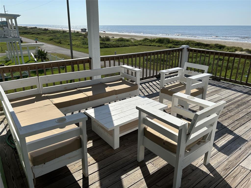 1327 Emerald Drive, Crystal Beach, Texas image 8