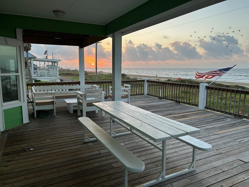 1327 Emerald Drive, Crystal Beach, Texas image 4
