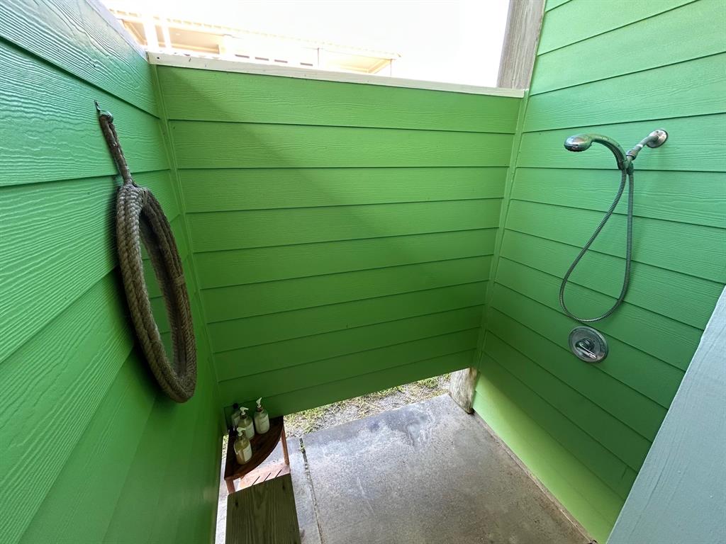 1327 Emerald Drive, Crystal Beach, Texas image 16