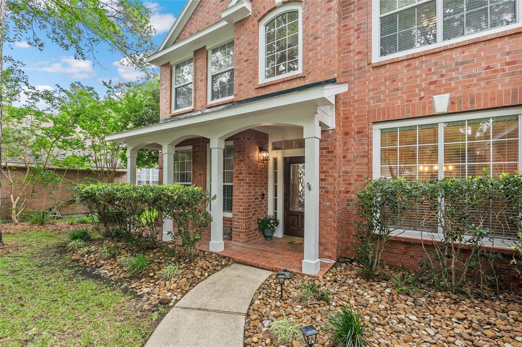 39 S Downy Willow Circle, The Woodlands, Texas image 2