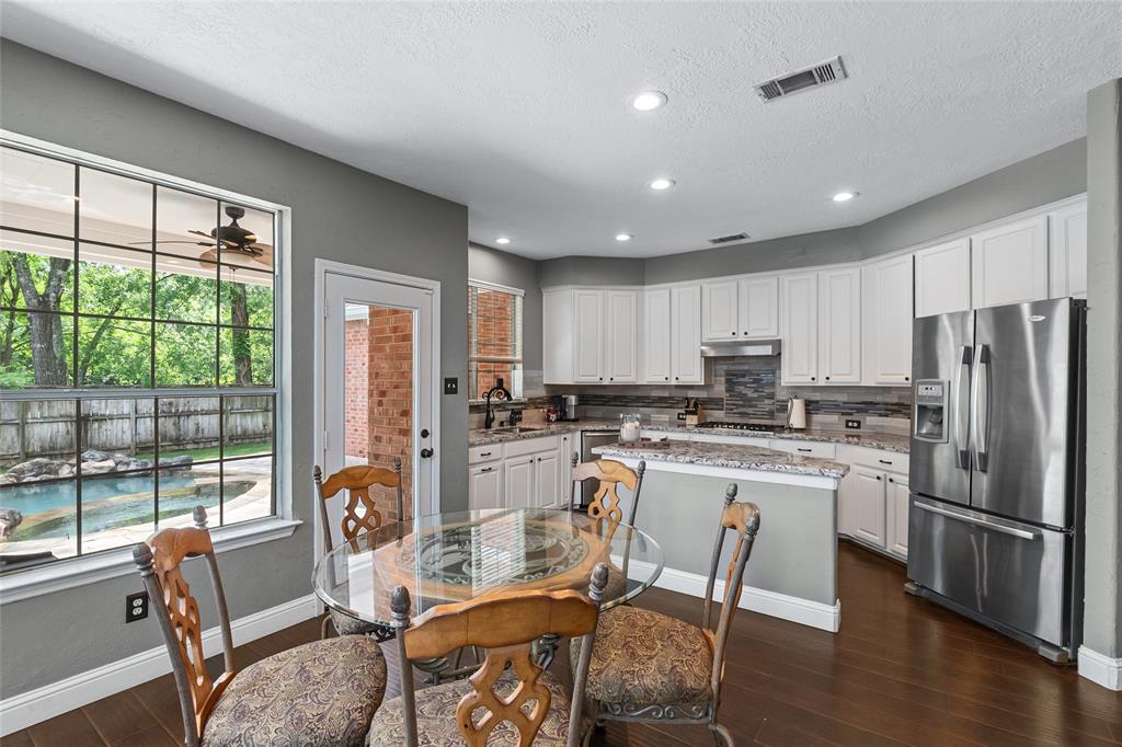 39 S Downy Willow Circle, The Woodlands, Texas image 17