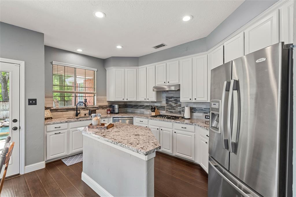 39 S Downy Willow Circle, The Woodlands, Texas image 18