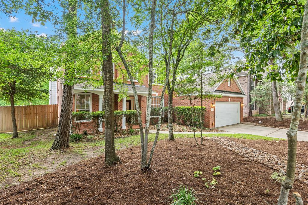 39 S Downy Willow Circle, The Woodlands, Texas image 4
