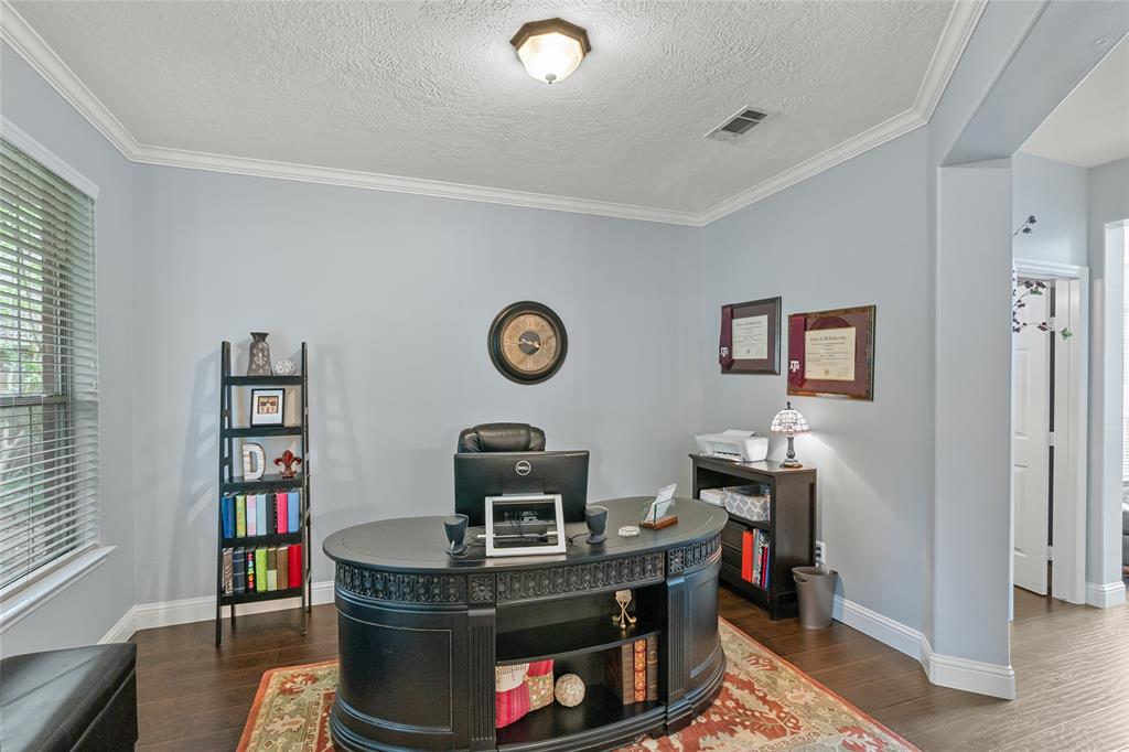 39 S Downy Willow Circle, The Woodlands, Texas image 6