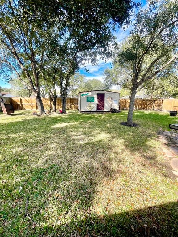 902 Buttercup Drive, Edna, Texas image 31