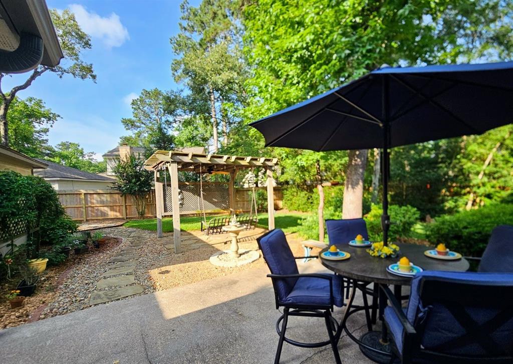 7 E Torch Pine Circle, The Woodlands, Texas image 2