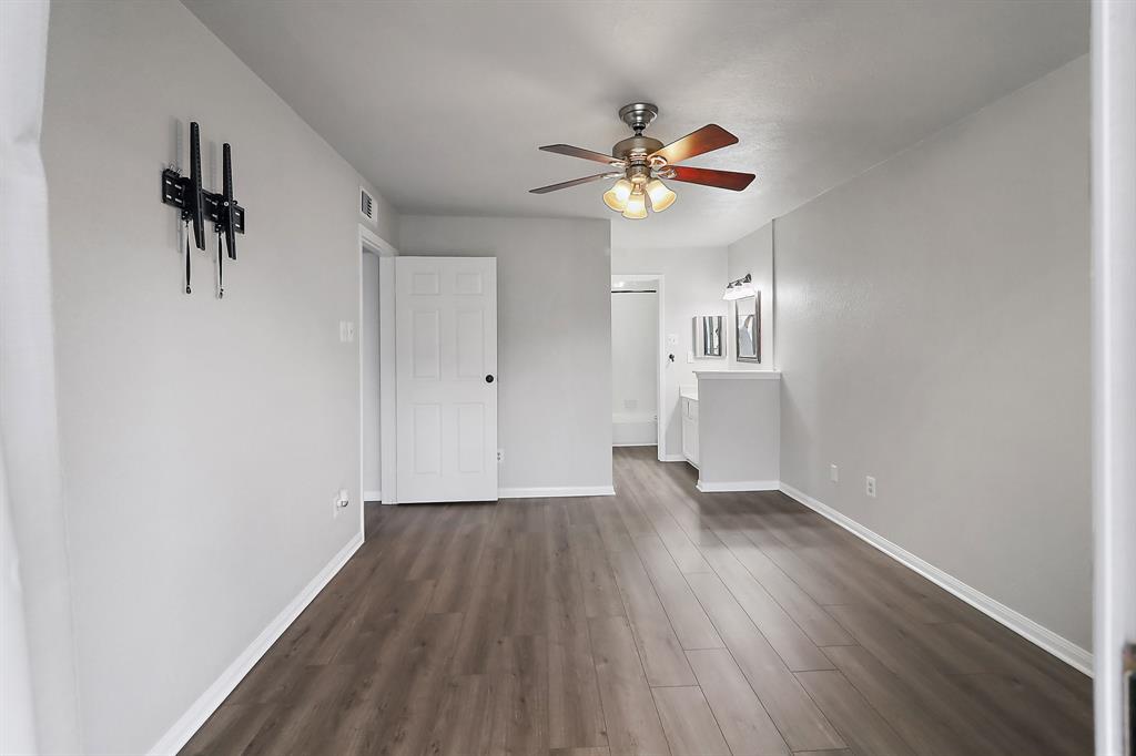 18519 Egret Bay Boulevard #1808, Webster, Texas image 17