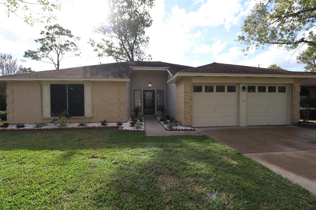 319 Forest Hills Drive, League City, Texas image 1